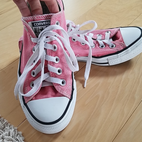 Converse Shoes - Womens converse size 7